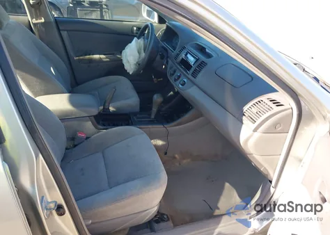 2004 Toyota Camry Le z USA, uszkodzony, nr VIN 4T1BE32KX4U921713